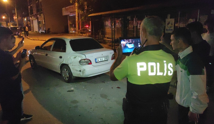 park-halindeki-araca-ve-balikci-tezgahlarina-carpticndvbmfimx