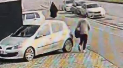 Park halindeki aracı çizdi