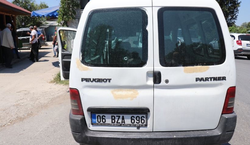 park-halindeki-aracin-icinde-silahli-saldiriya-ugradi-agir-yaralandidmlbskgvbm