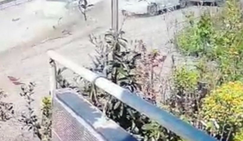 Park halindeki araçları böyle biçti