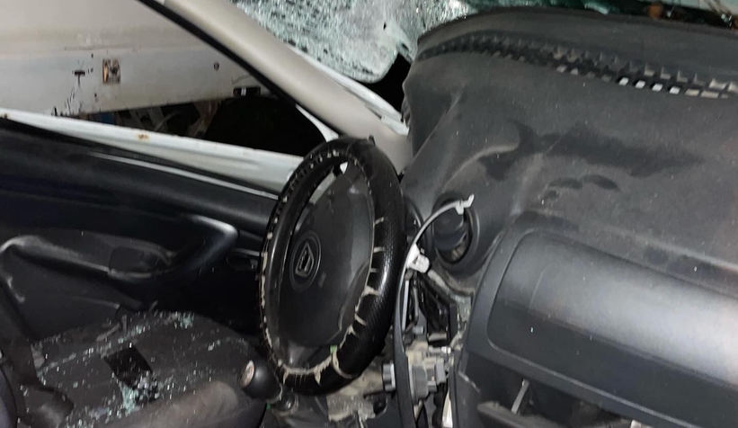 Park halindeki kamyonete çarptı