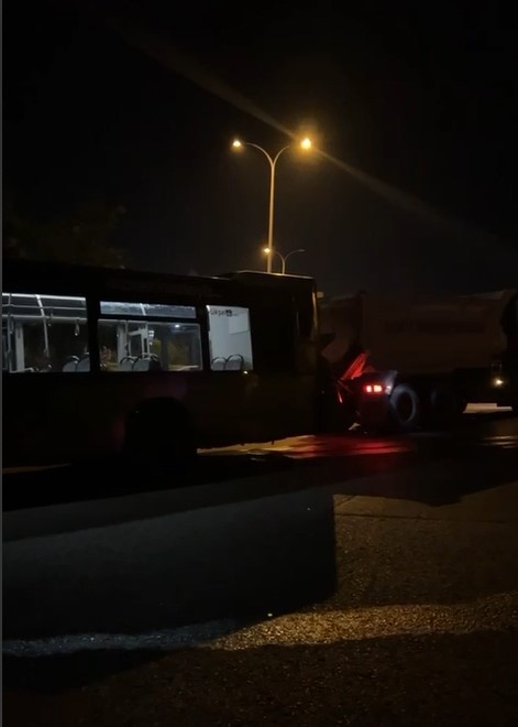 park-halindeki-otobus-kaydi-faciadan-donulduudfls1yzeh