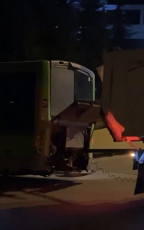 park-halindeki-otobus-kaydi-faciadan-donulduudfls1yzeh