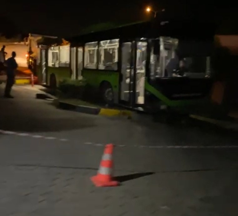 park-halindeki-otobus-kaydi-faciadan-donulduudfls1yzeh