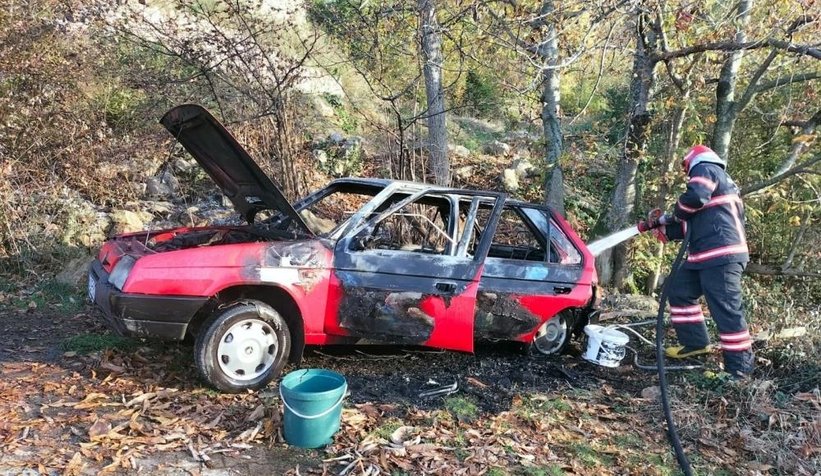 Park halindeki otomobil yandı