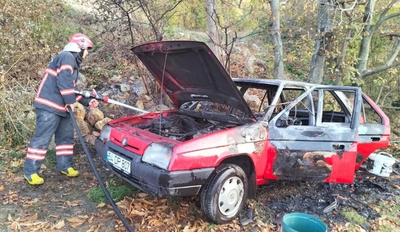 Park halindeki otomobil yandı