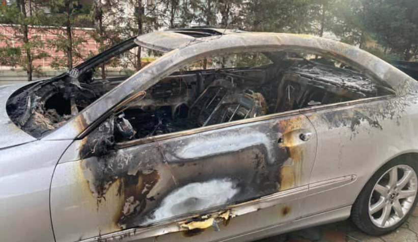 park-halindeki-otomobilde-yangint1vnbuvjtu