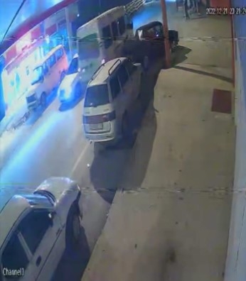 Park halindeki otomobile çarpıp yoluna devam etti