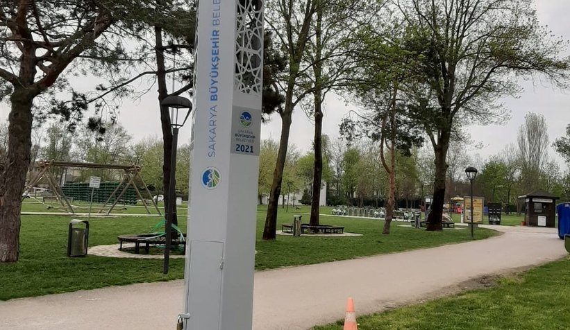 Park ve meydanlara sinekkapanlar yerleştirildi