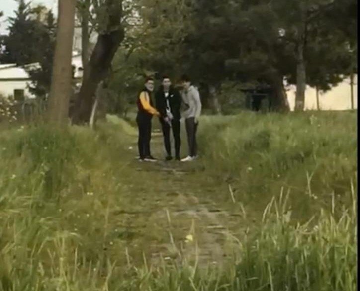 Parkta dehşete düşüren görüntü; Çocuklar rastgele ateş etti