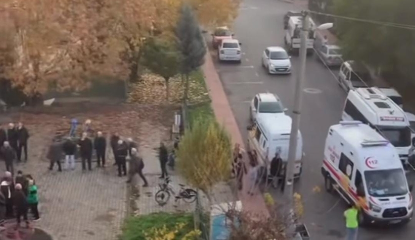 parkta-olu-bulunan-gencle-ilgili-kahreden-detaynzzmoe40ve