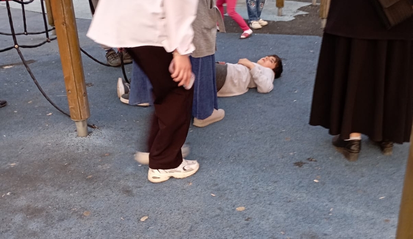 Parkta oynarken hastanelik oldu