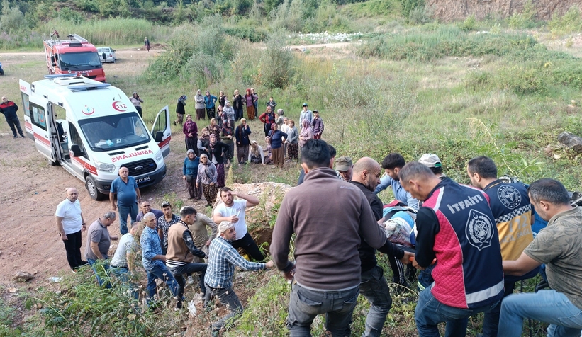 Pat pat şarampole yuvarlandı:1 ölü