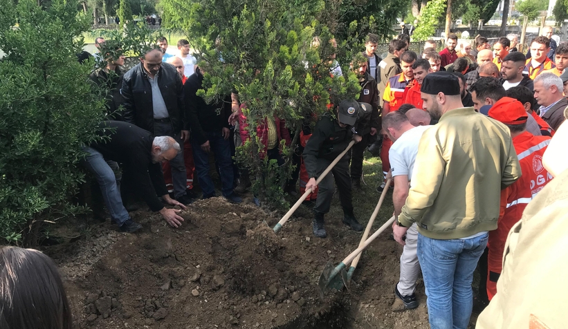 patlamada-hayatini-kaybeden-ormanci-topraga-verildidmzod3ldad