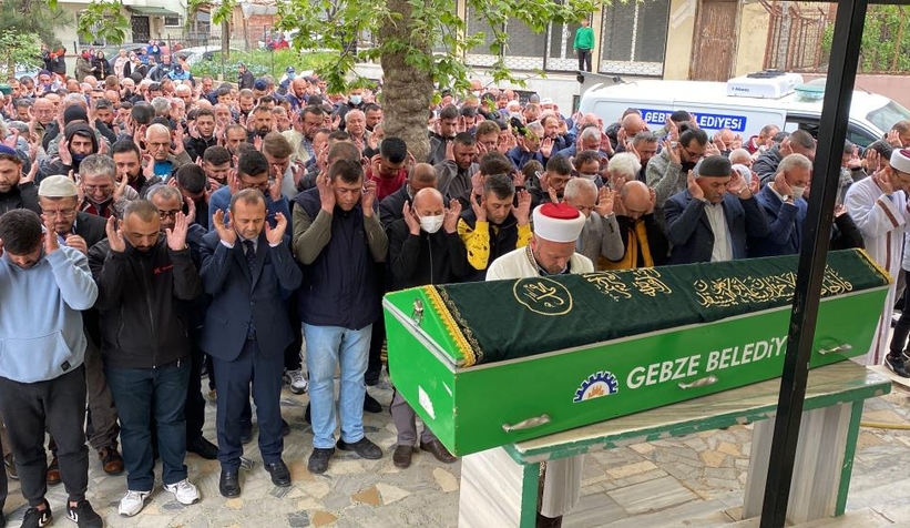 Patlamada ölen Geyveli Tayfun toprağa verildi