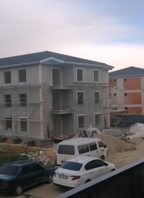 pazar-gunu-yapilan-insaat-faaliyetleri-vatandasi-cileden-cikardicwn1l1bruu