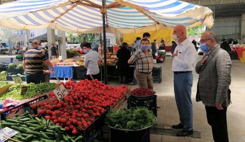 Pazarcı esnafı bayramın son günü tezgahlarını kurdu