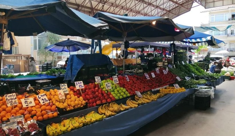 Pazarcı esnafı bayramın son günü tezgahlarını kurdu