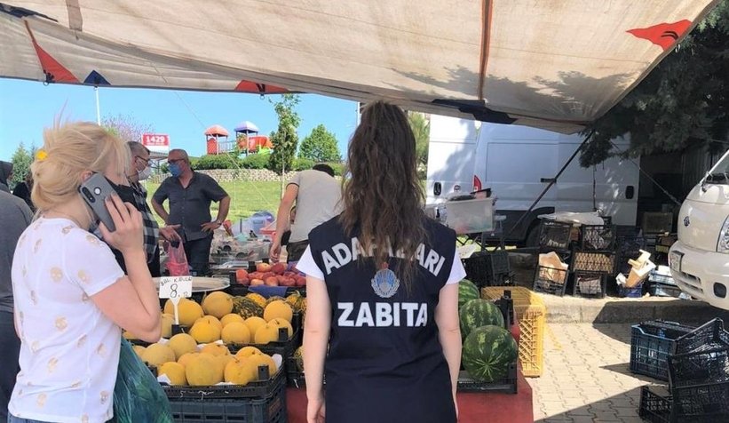 Pazarcı esnafı bayramın son günü tezgahlarını kurdu