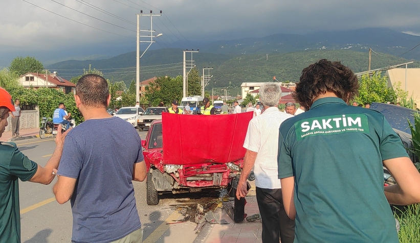 pazarkoy-yolunda-kaza-3-yaralicmkznghorx