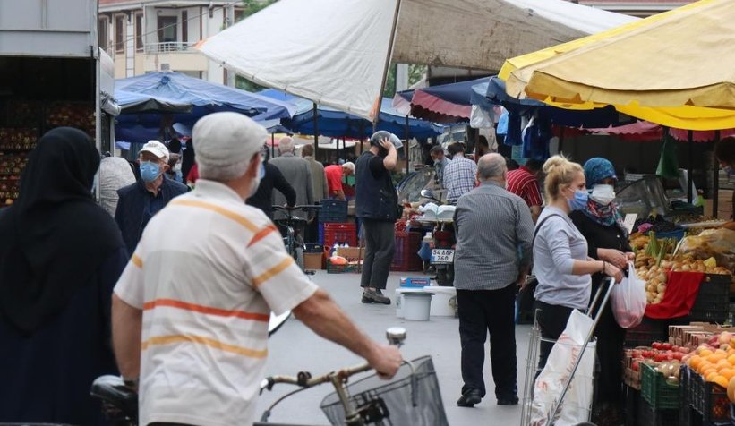 Pazarlar açıldı; Vatandaş akın etti