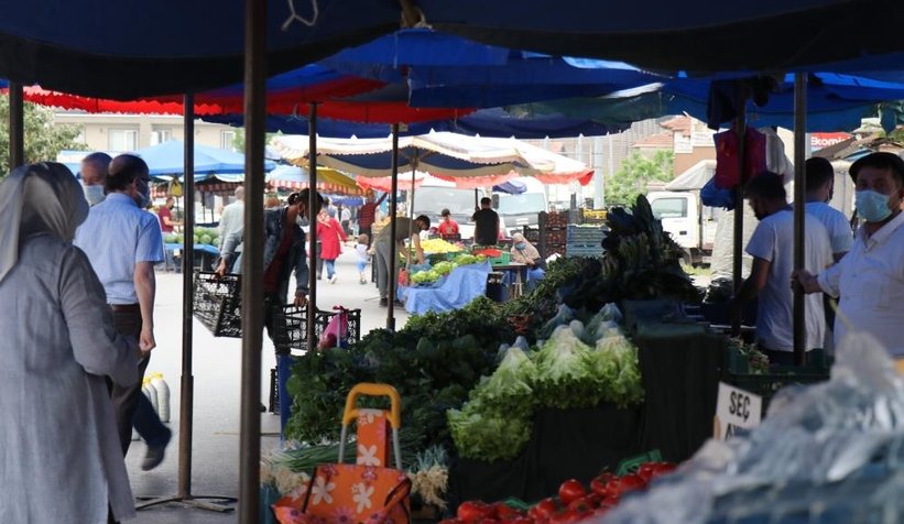 Pazarlar açıldı; Vatandaş akın etti