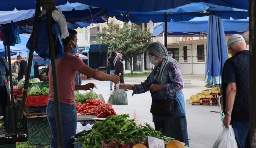 Pazarlar açıldı; Vatandaş akın etti