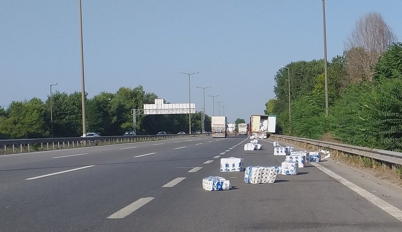 Peçeteler otoyola saçıldı