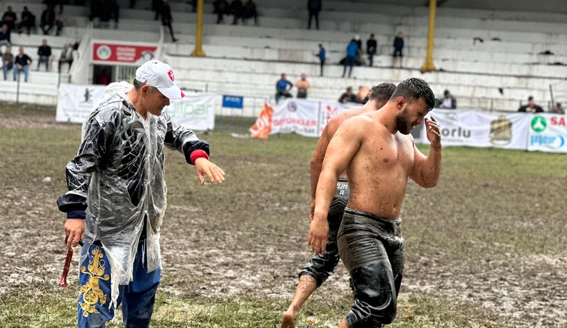 pehlivanlar-akbalik-yagli-guresleri-nde-er-meydanina-ciktiegd6zncxs2