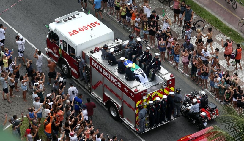 Pele, son yolculuğuna uğurlandı