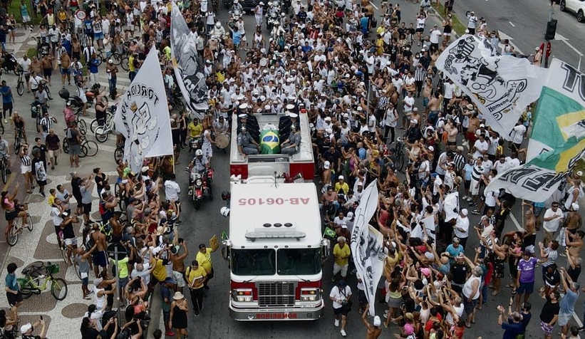 Pele, son yolculuğuna uğurlandı