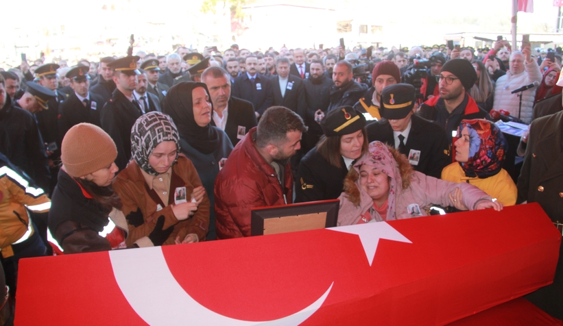 pence-kilit-sehitlerini-binler-ugurladicmq3ennknw