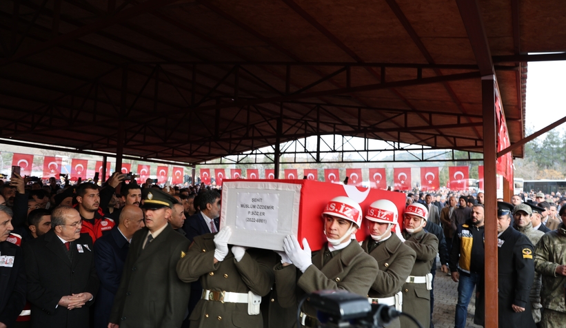 pence-kilit-sehitlerini-binler-ugurladicmq3ennknw
