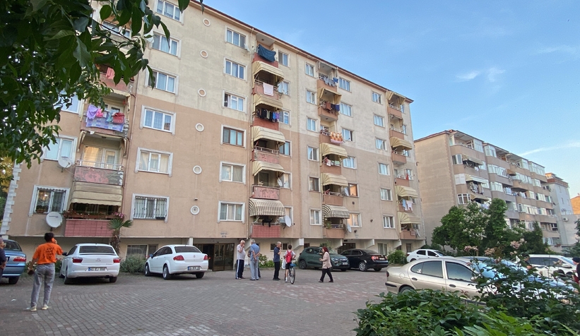 Pencereye çıkan çocuk 5. kattan düşerek ağır yaralandı