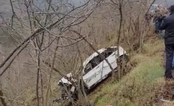 Pert olan araçtan sağ çıkıp gözyaşı döktü