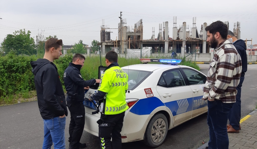 Pikap ile otomobilin çarpışması sonucu 2 kişi yaralandı