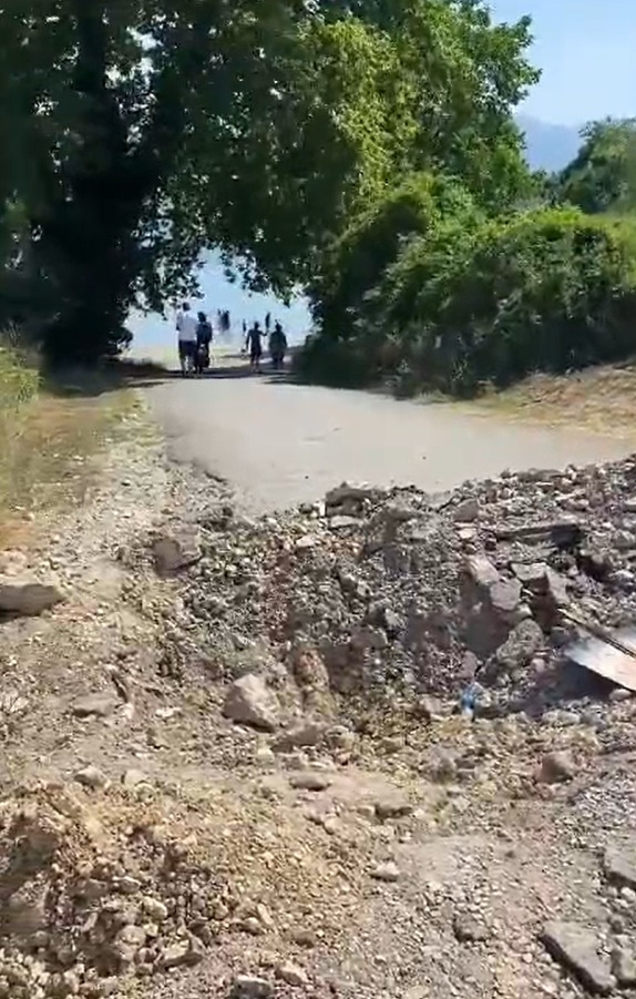 piknikcilere-sok-girmesinler-diye-yolu-kazmislarwgr3n0nztt