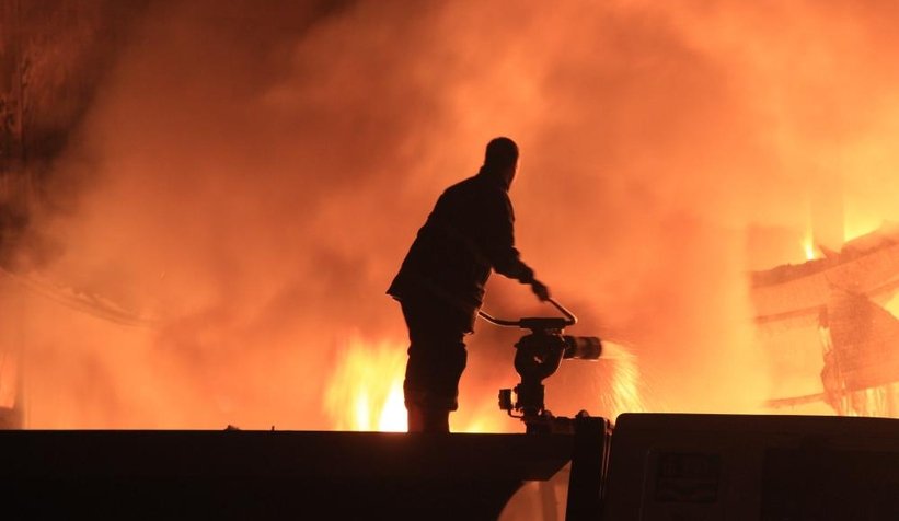 Plastik fabrikasında yangın