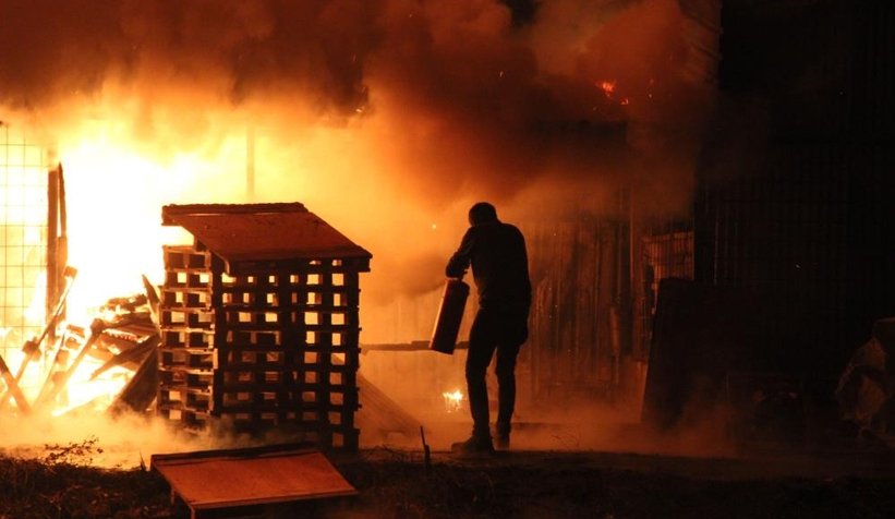 Plastik fabrikasında yangın