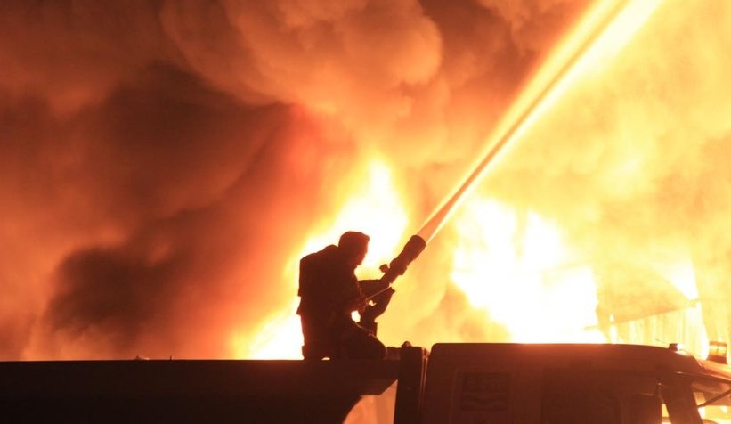 Plastik fabrikasında yangın