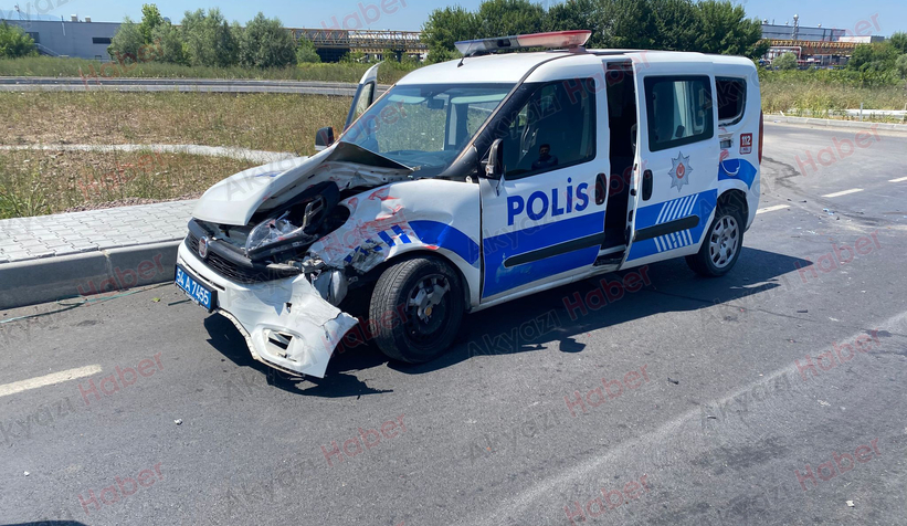 Polis aracı kaza yaptı