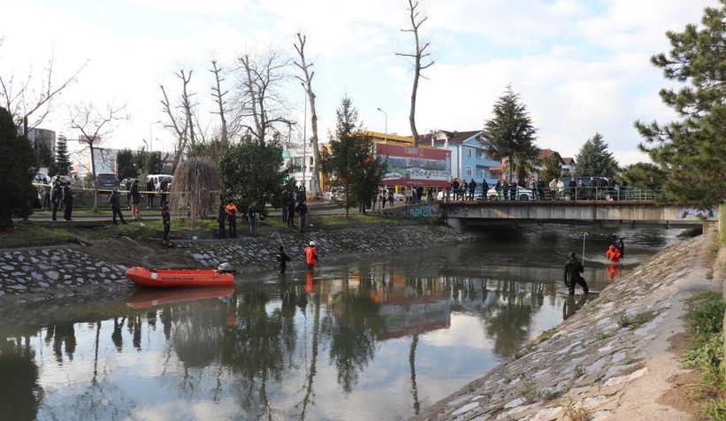 polis-cark-deresi-nde-kayip-kisiyi-ariyorb0x0b0p0bm