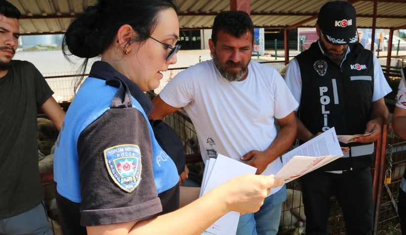 Polis ekipleri kurban pazarında sahte para uyarısı yaptı