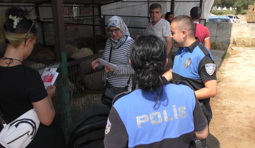 Polis ekipleri kurban pazarında sahte para uyarısı yaptı