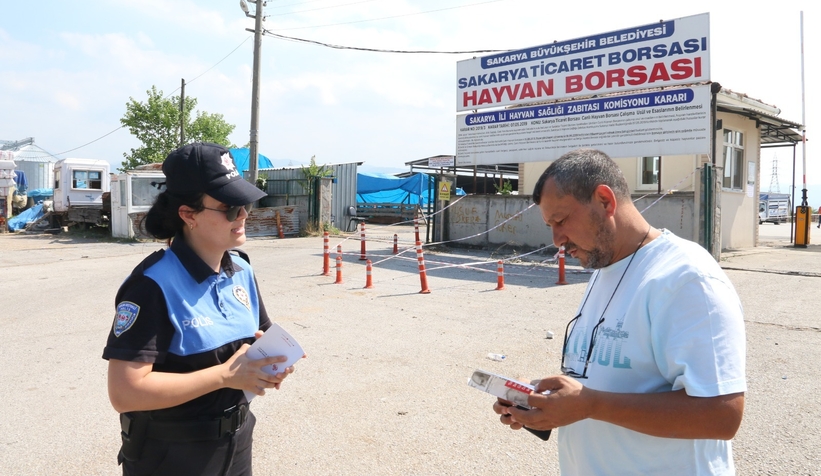 Polis ekipleri kurban pazarında sahte para uyarısı yaptı