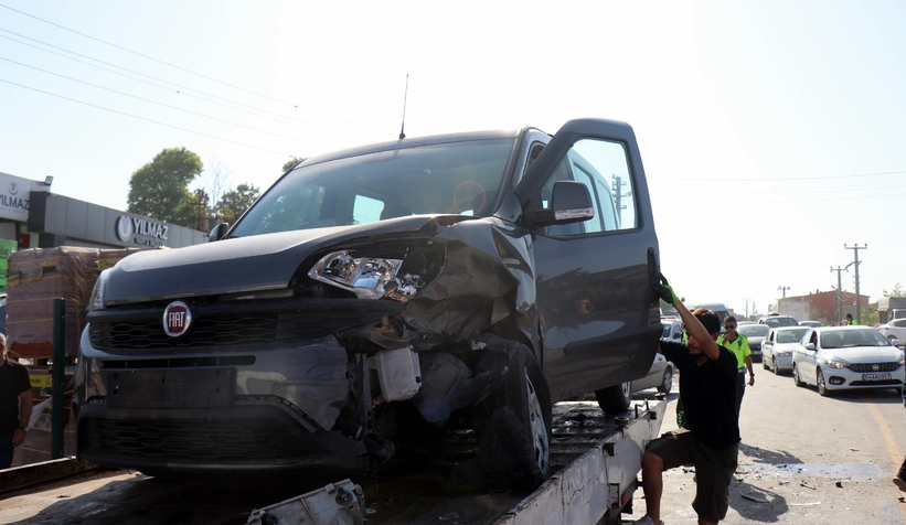 Polis hırsız kovalamacası kazayla bitti