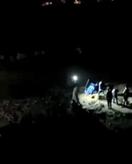 Polis ile dernek üyeleri arasında mezar taşıma gerginliği