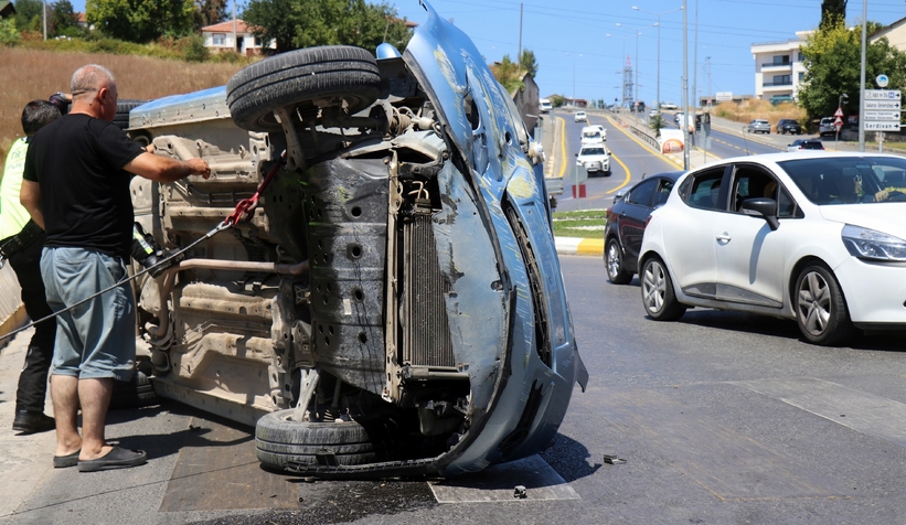  Polis kontrol noktası karşısında otomobil devrildi: 1 yaralı