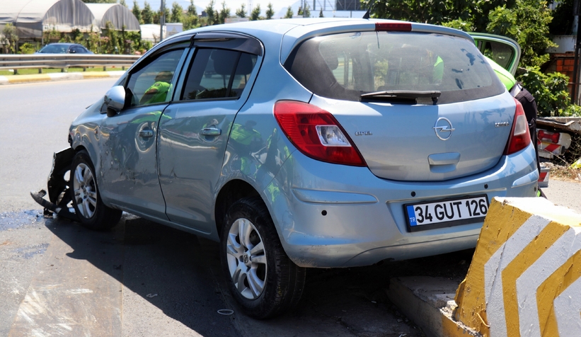  Polis kontrol noktası karşısında otomobil devrildi: 1 yaralı