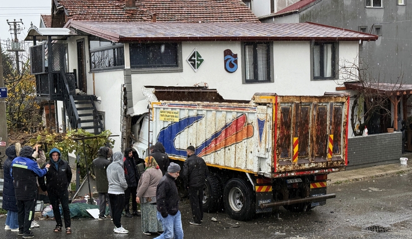  Polis kontrol noktası karşısında otomobil devrildi: 1 yaralı
